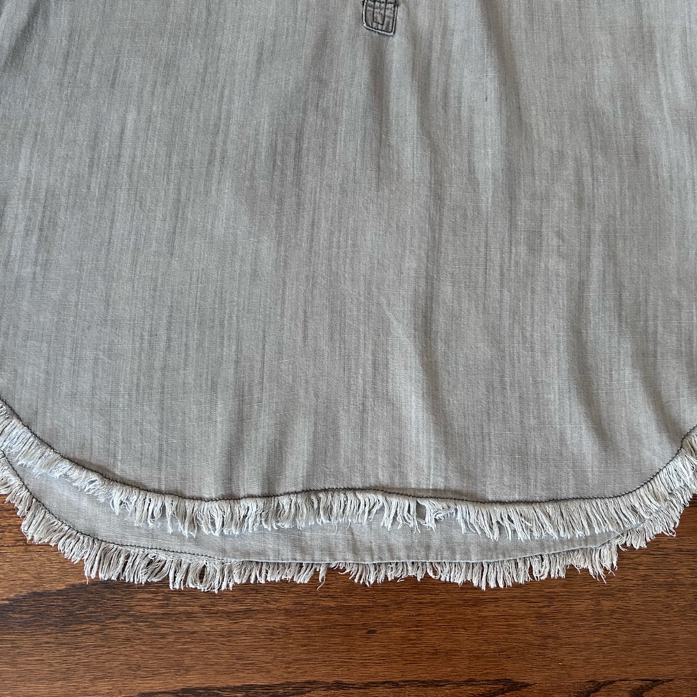 Hester & Orchard Light Gray 1/4 Button Long Sleeve Women’s Shirt - Picture 5 of 9